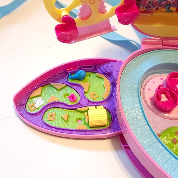 Polly Pocket 2-in-1 Travel Toy Playset with 2 Micro Dolls & Toy - Picture 11 of 11